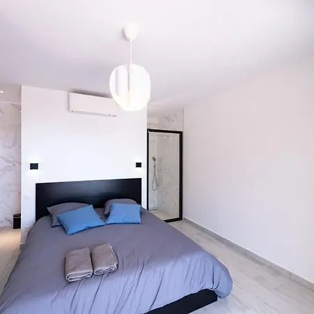 De Luxe Avec Piscine Chauffee Vila *