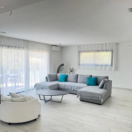 Vila De Luxe Avec Piscine Chauffee